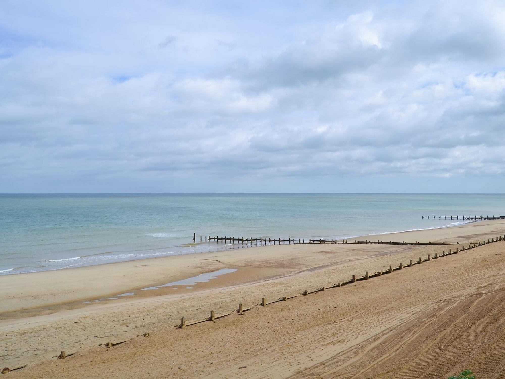 Rosemarys Sea View Villa Bacton  Exterior photo